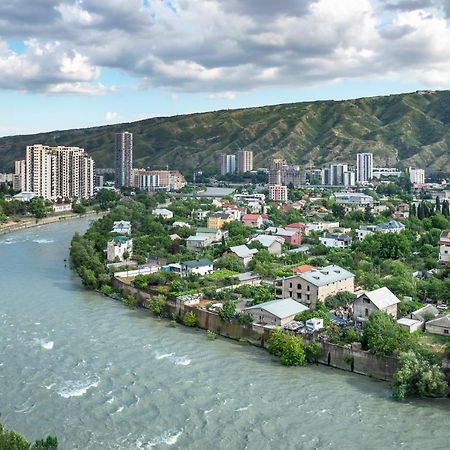 Royal Tulip Hotel & Casino, Tbilisi Exteriér fotografie The Rioni River in Vladikavkaz
