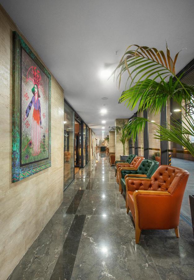 Royal Tulip Hotel & Casino, Tbilisi Exteriér fotografie Lobby