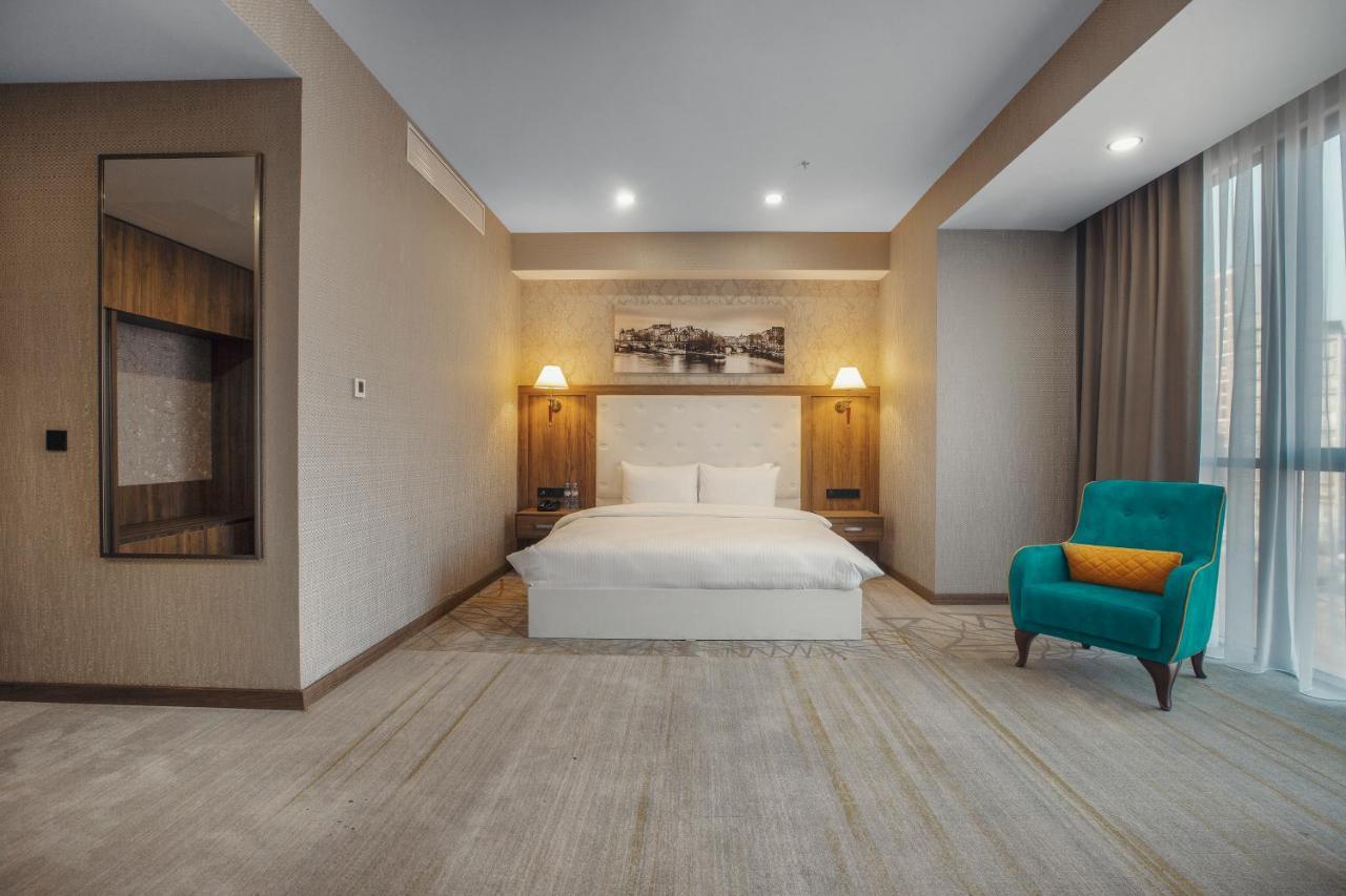 Royal Tulip Hotel & Casino, Tbilisi Exteriér fotografie Deluxe Room