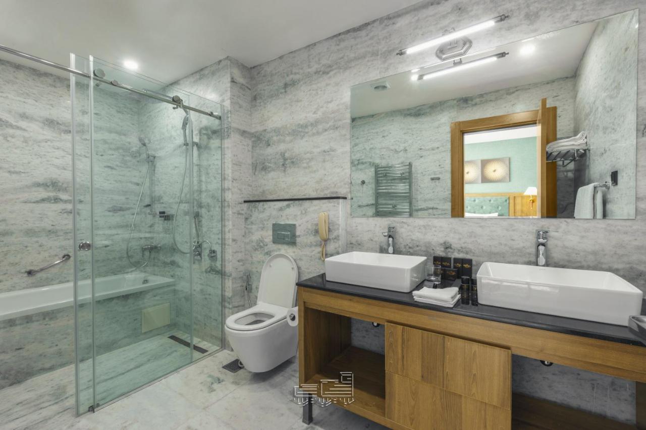 Royal Tulip Hotel & Casino, Tbilisi Exteriér fotografie Bathroom