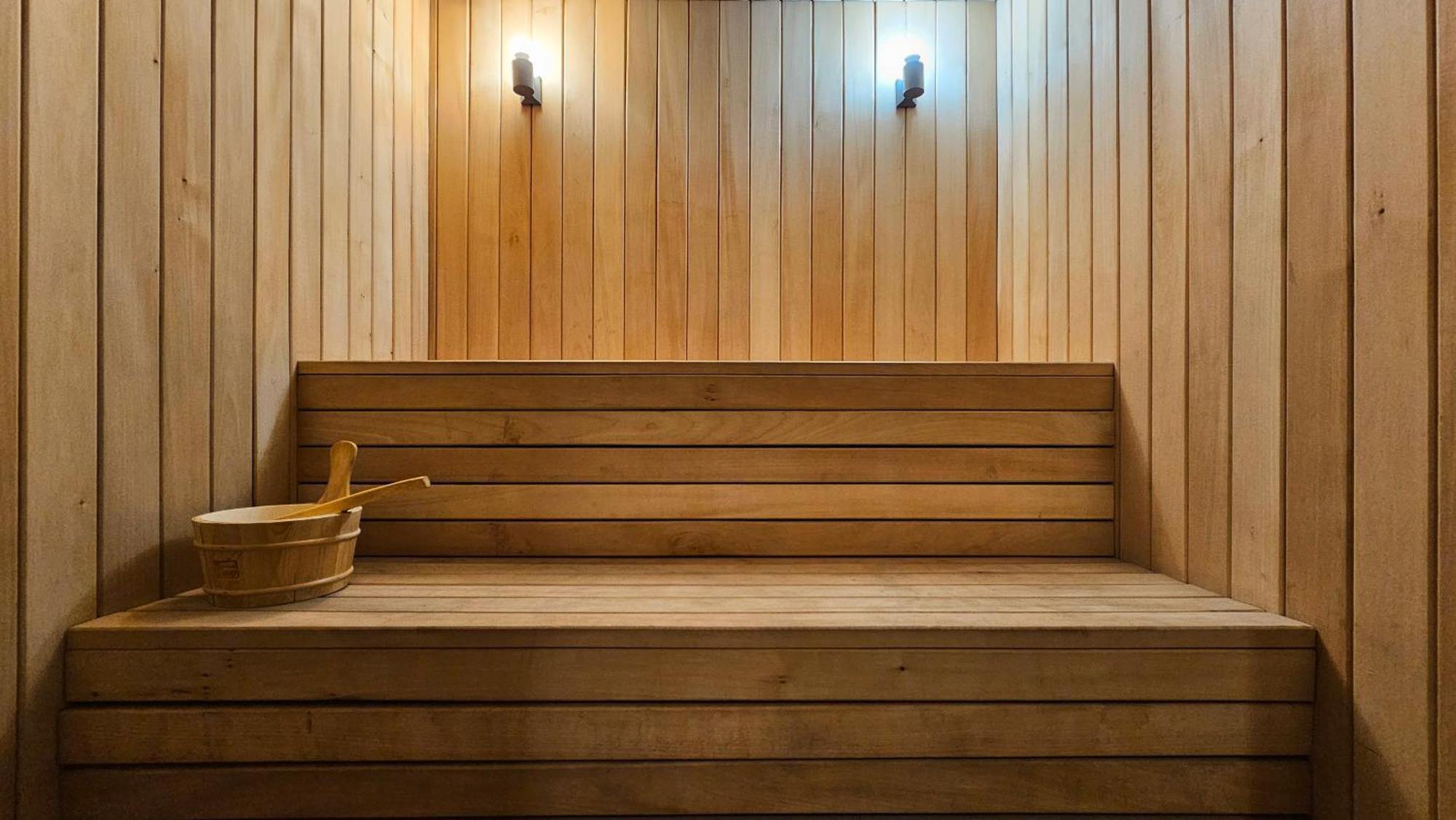 Royal Tulip Hotel & Casino, Tbilisi Exteriér fotografie A Finnish sauna
